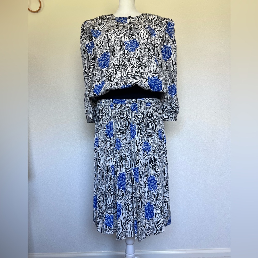 Vintage 80s Evanna Pleated Skirt & Blouse Set - Zebra & Blue Flower Print - Sz M - Picture 1 of 17